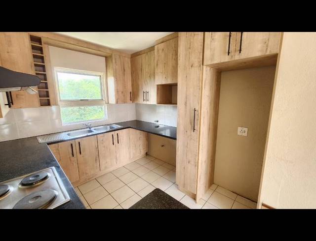 2 BEDROOM TOWNHOUSE FOR SALE IN SOUTH CREST